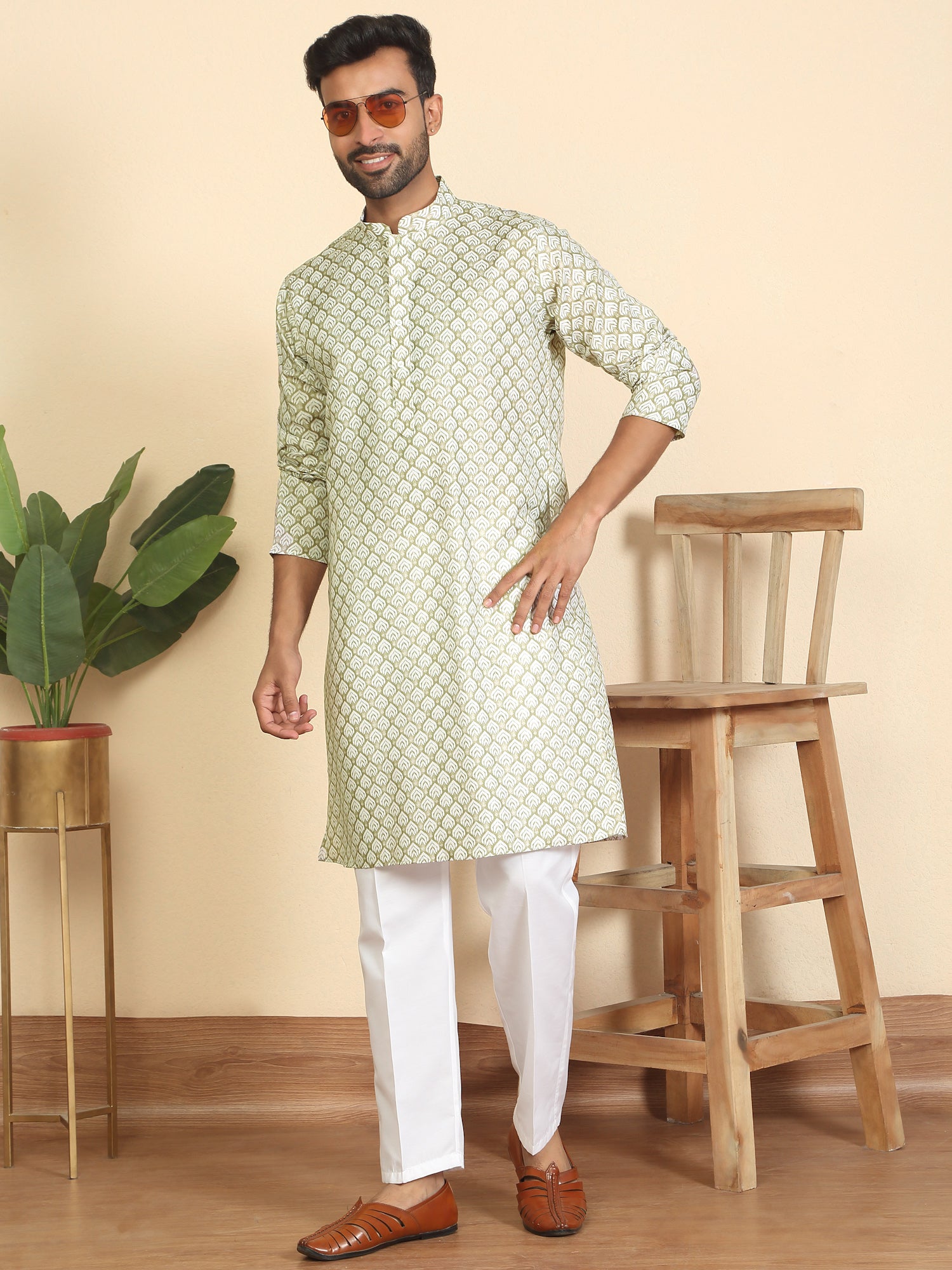 Men's Geometric Print Cotton Blend Kurta with White Pyjamas
