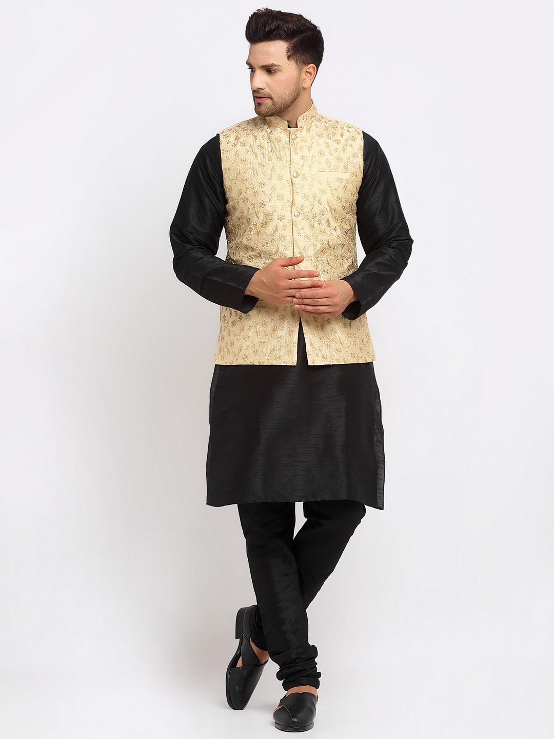 KRAFT INDIA Mens Black Kurta and churidar with embroided Zari Nehru jacket