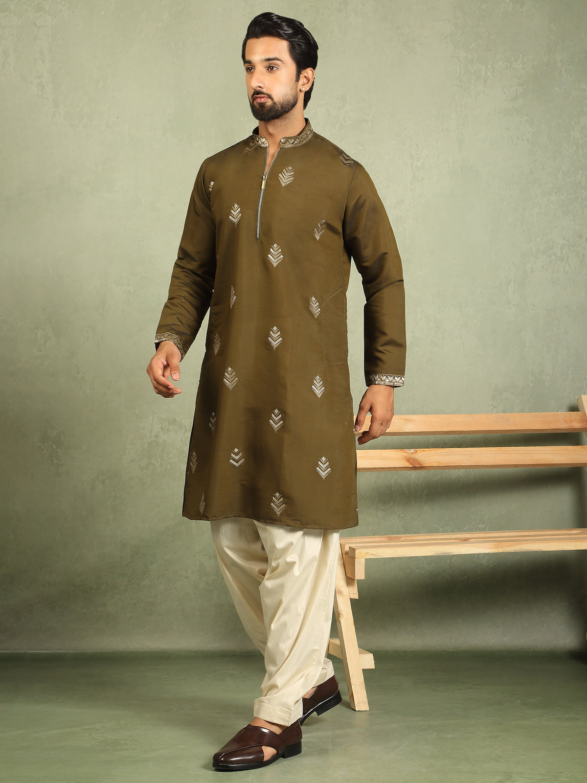 Men Cotton Silk Ethnic Motifs Zip Closure Kurta - Olive Green