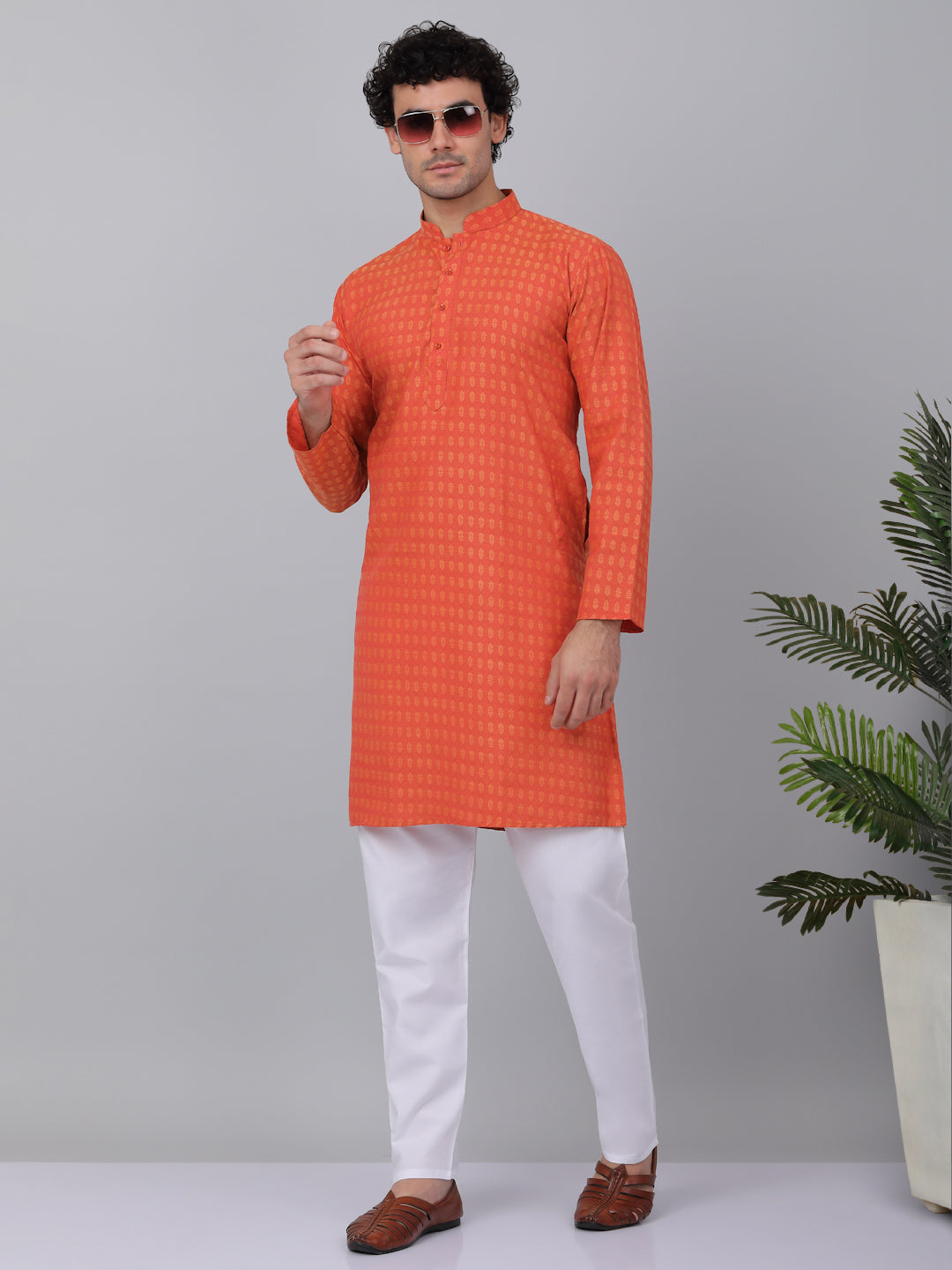 KRAFT INDIA Men Pure Cotton Ethnic Motif Knee Length Kurta With White Elastic Waistband Pyjama Set