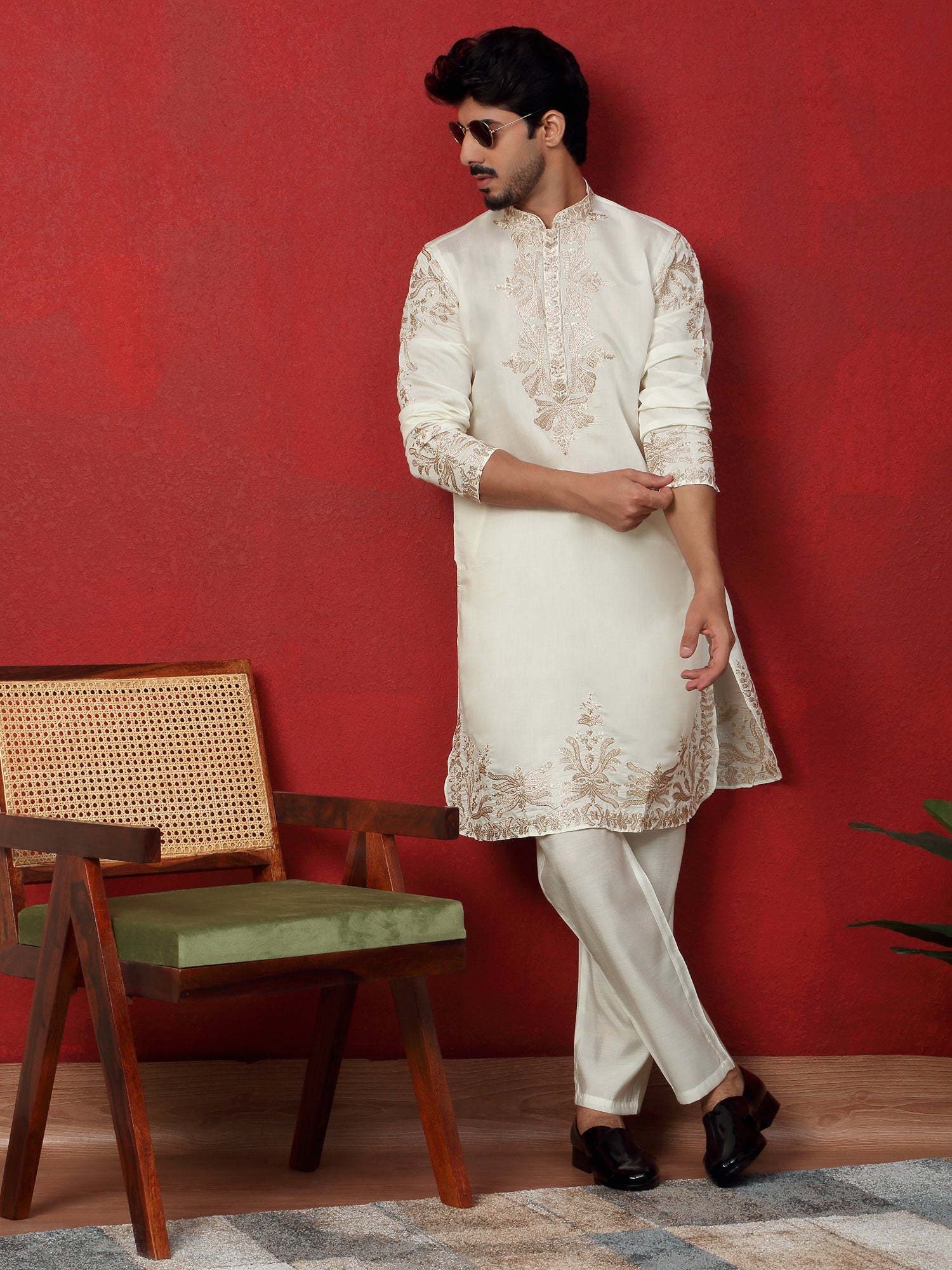 LUXE-Men's Cotton Silk Placement Embroidered Kurta