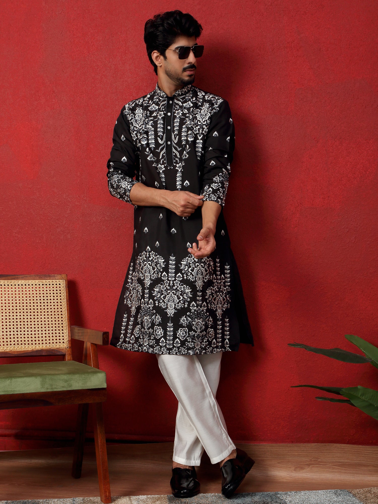 LUXE-Men's Cotton Silk Floral Embroidered Kurta