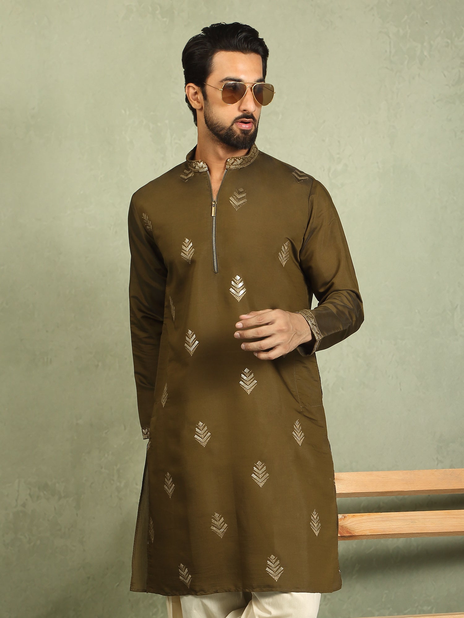 Men Cotton Silk Ethnic Motifs Zip Closure Kurta