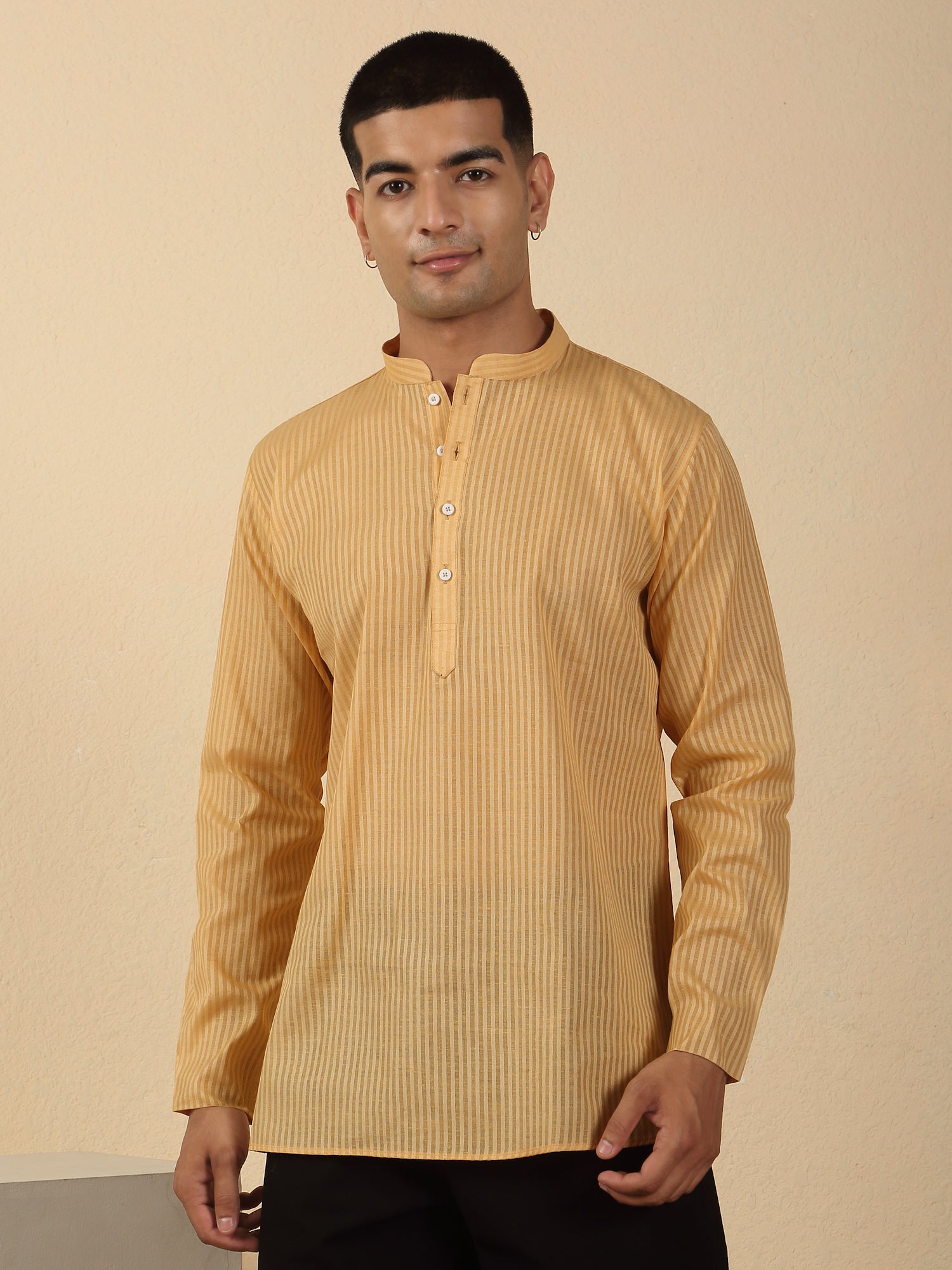 Men Vertical Striped Cotton Short Kurta with Mandarin Collar