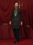 Luxe Men's Japanese Ethnic Motifs Design Golden Foil Work V-Neck Kurta - Black