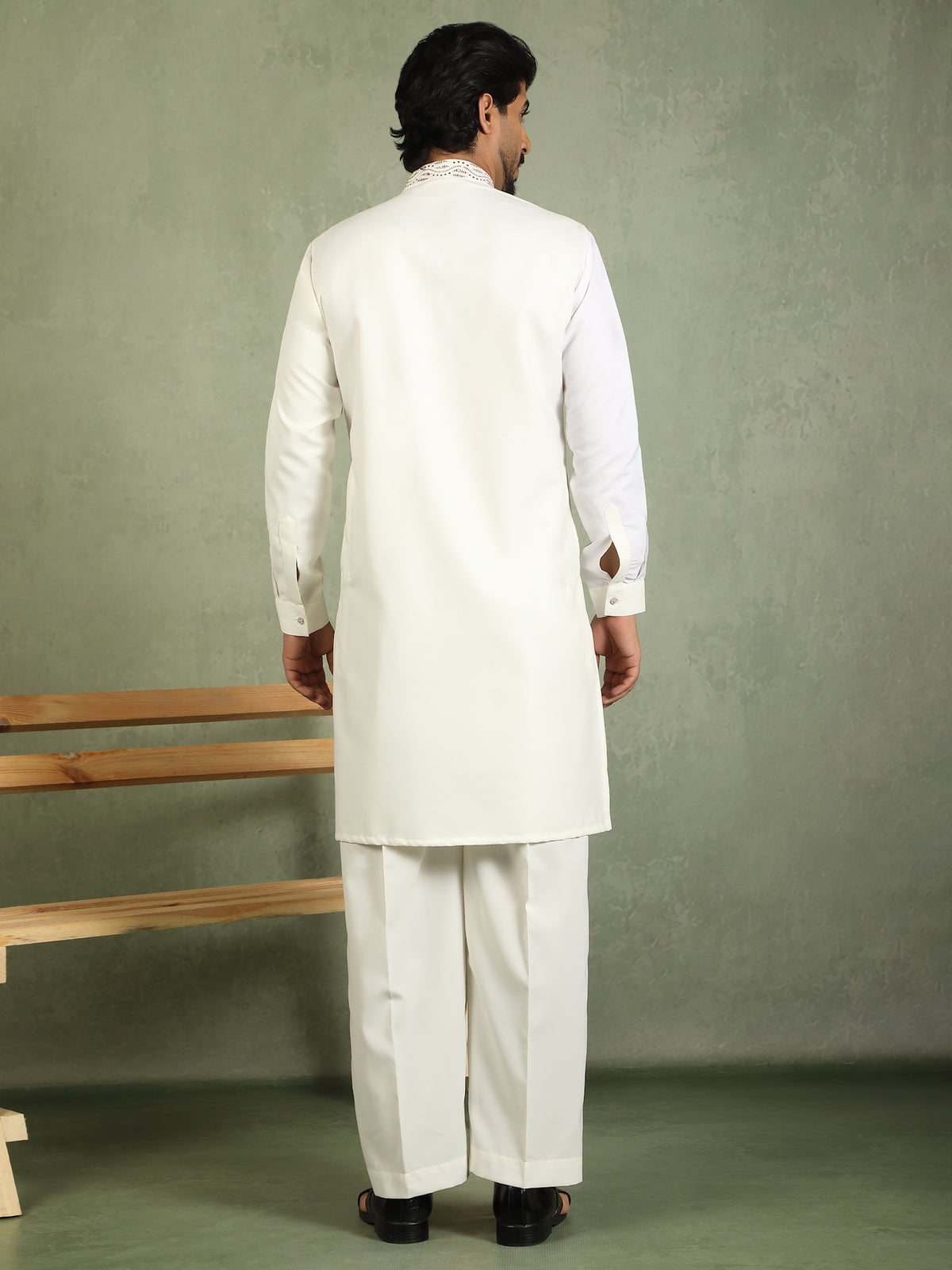 Luxe Men's Japanese Ethnic Motifs Design Golden Foil Work V-Neck Kurta - Cream