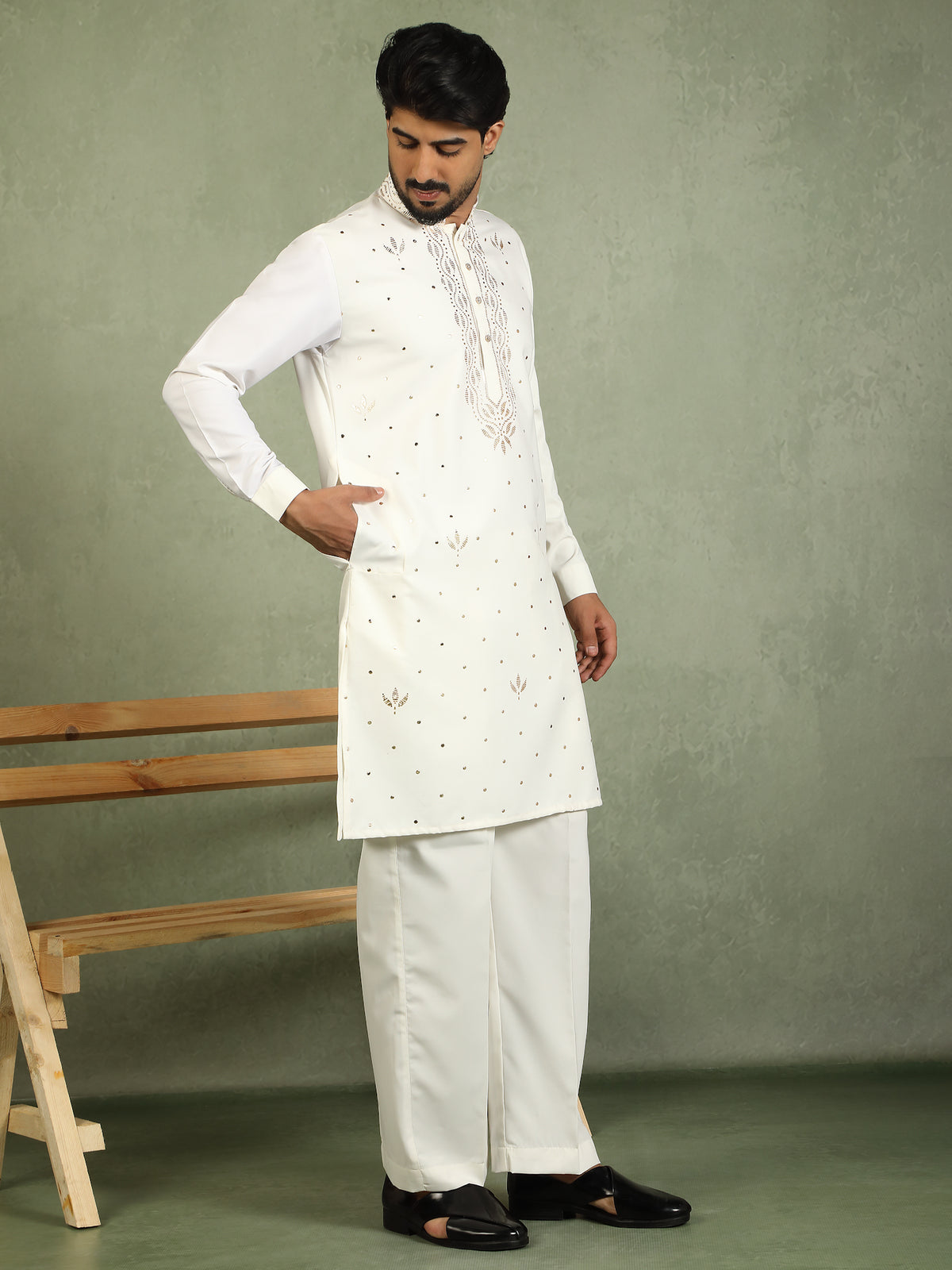 Luxe Men's Japanese Ethnic Motifs Design Golden Foil Work V-Neck Kurta - Cream