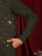 Luxe Men's Japanese Ethnic Motifs Design Golden Foil Work V-Neck Kurta - Mehndi
